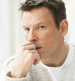 um homem pensou em alta durante a excitação